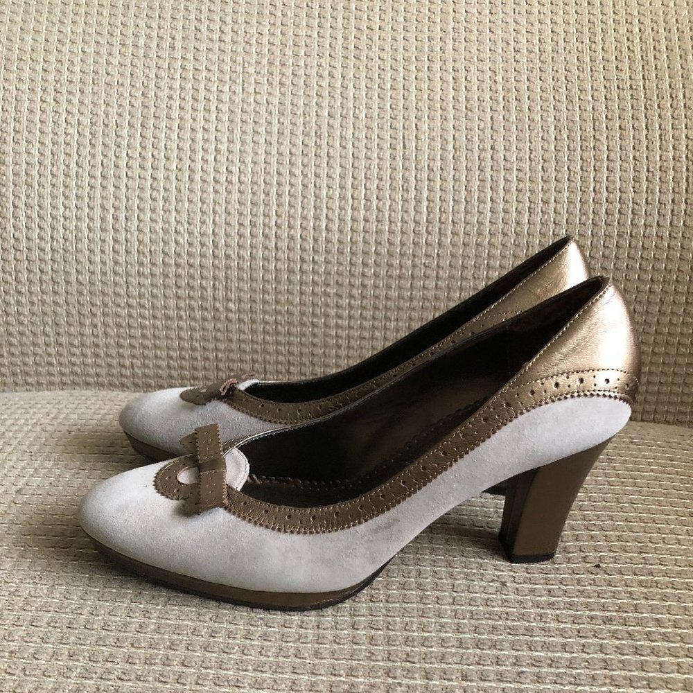 Bella-Vita Women's Beige/Bronze Leather Pumps.